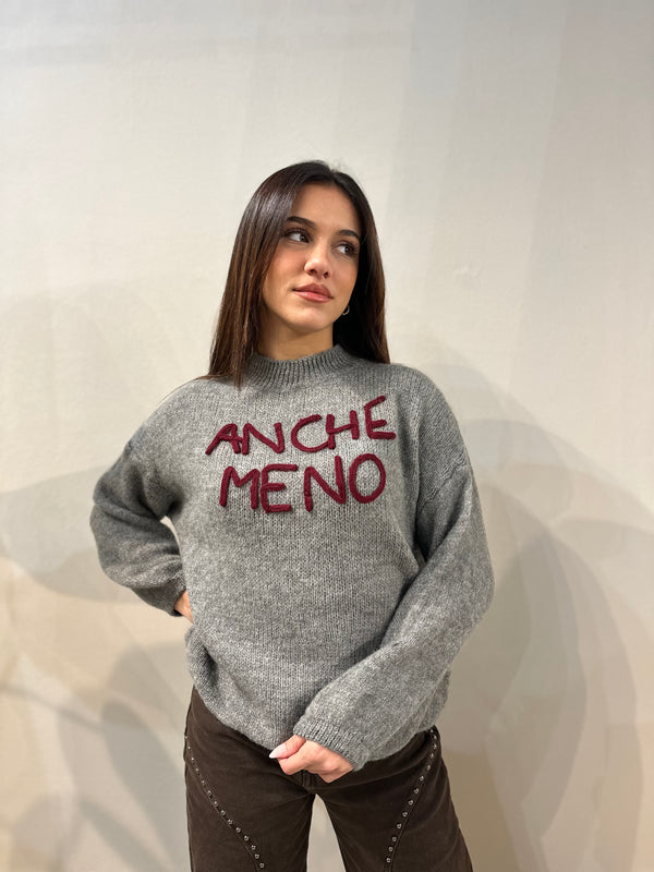Maglione “anche meno” Grigo